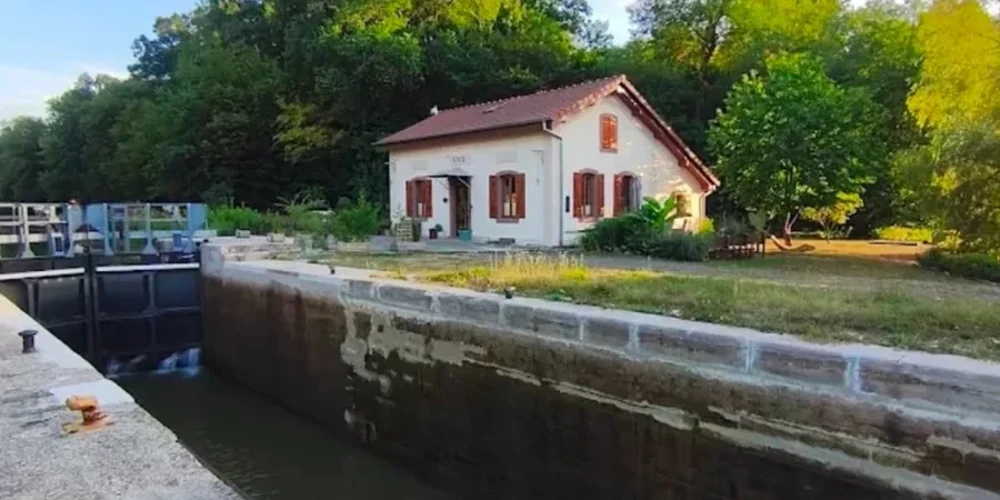 Хронологія нічної бійки в Міттерсаймі: сварка, ножові поранення, смерть у ставку