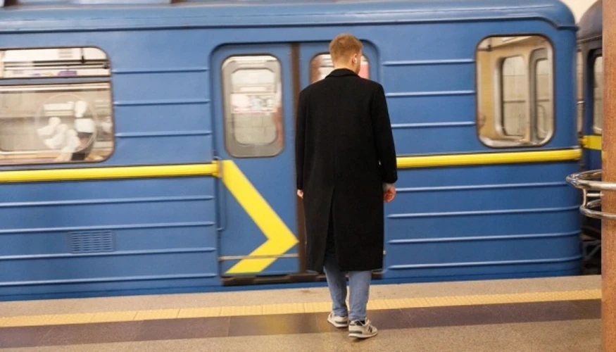 Хроніка 4 жовтня: як Київ повернув «зелену» гілку метро на наземну ділянку