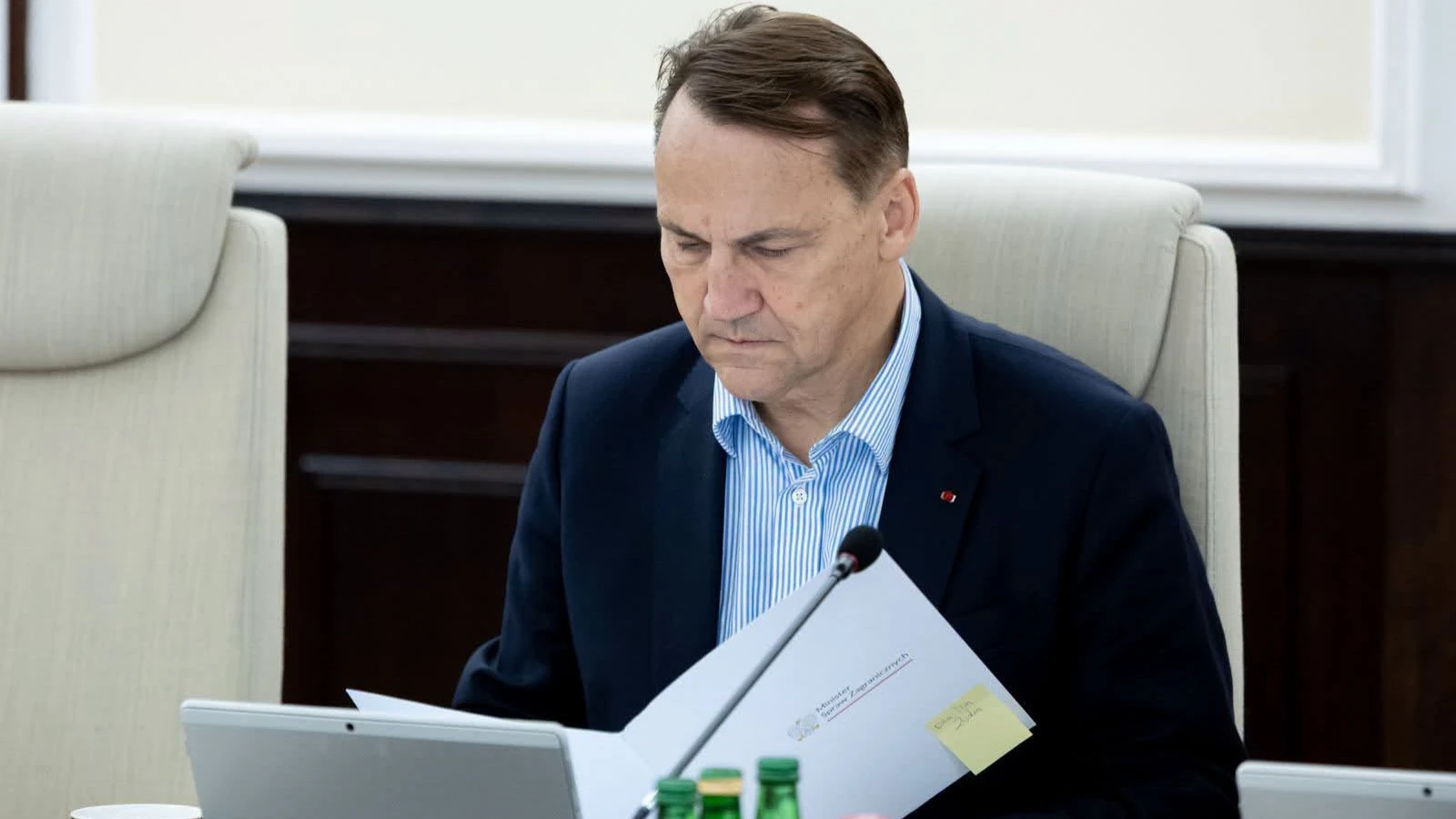 Сікорський заявив, що США припинили фінансувати Україну